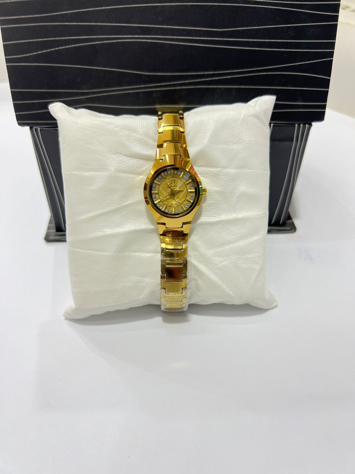 Luxury Ceramic Ladies Watch – Elegant Design